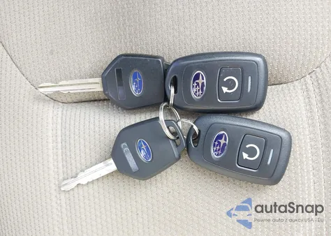 2018 Subaru Impreza 2.0I Premium z USA, uszkodzony, nr VIN 4S3GKAD66J3623569